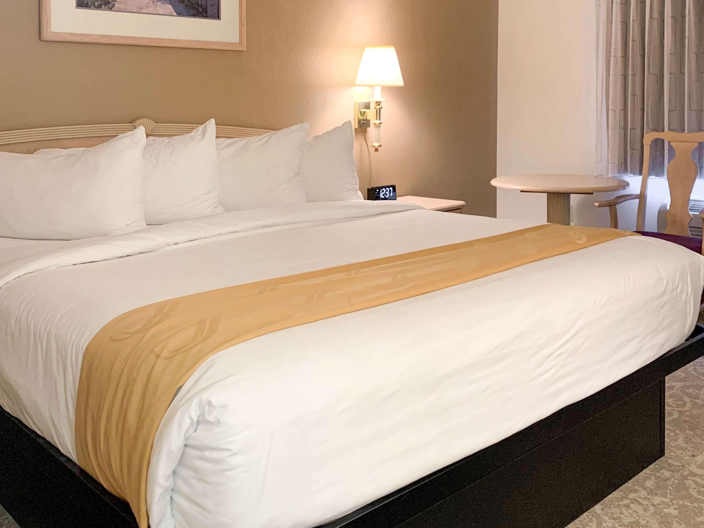 Quality Inn Albuquerque East I-40 Juan Tabo Exit Екстериор снимка