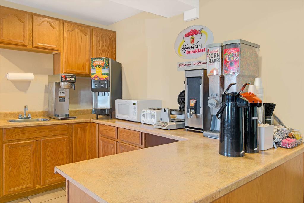 Quality Inn Albuquerque East I-40 Juan Tabo Exit Екстериор снимка