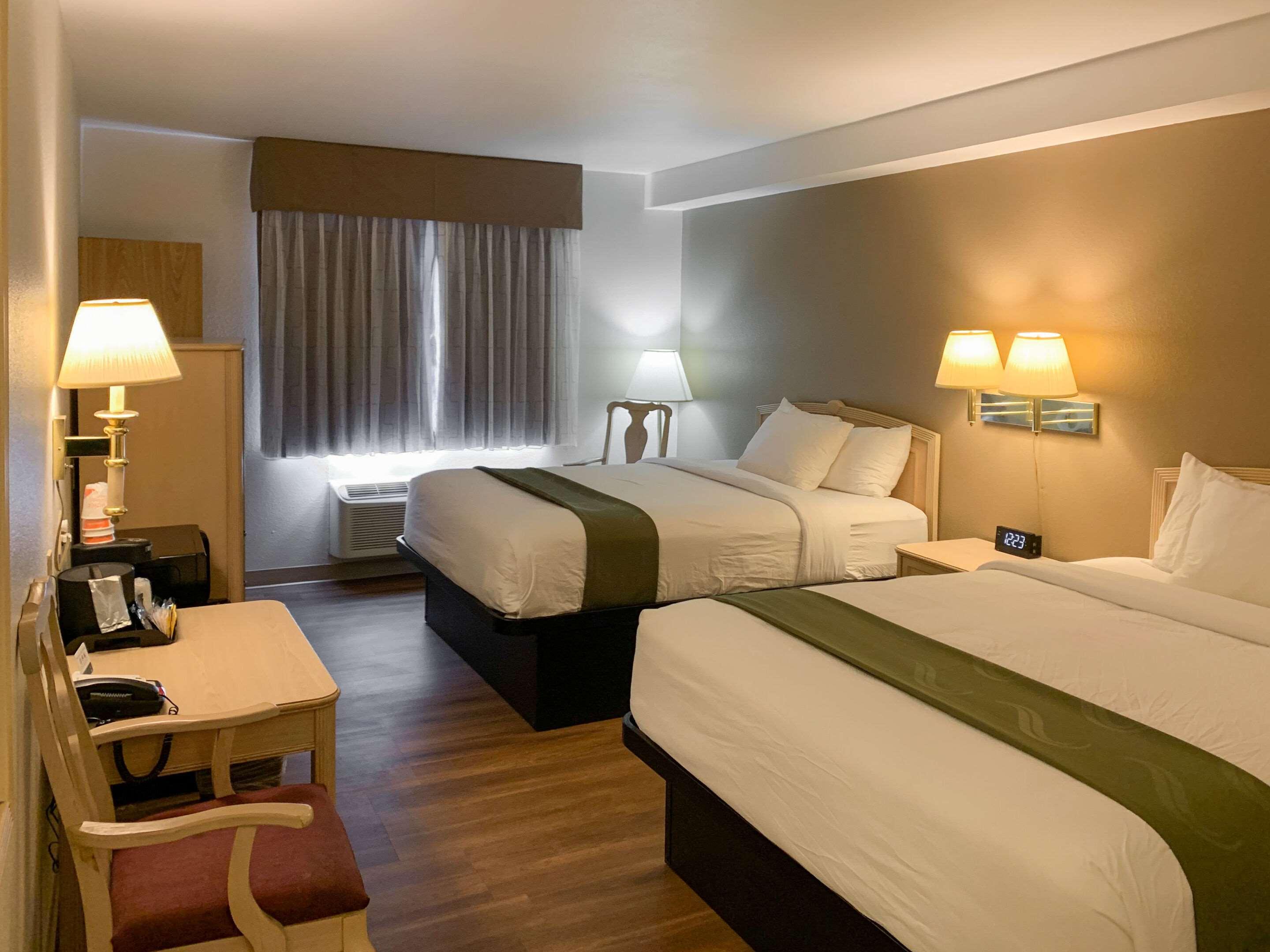Quality Inn Albuquerque East I-40 Juan Tabo Exit Екстериор снимка
