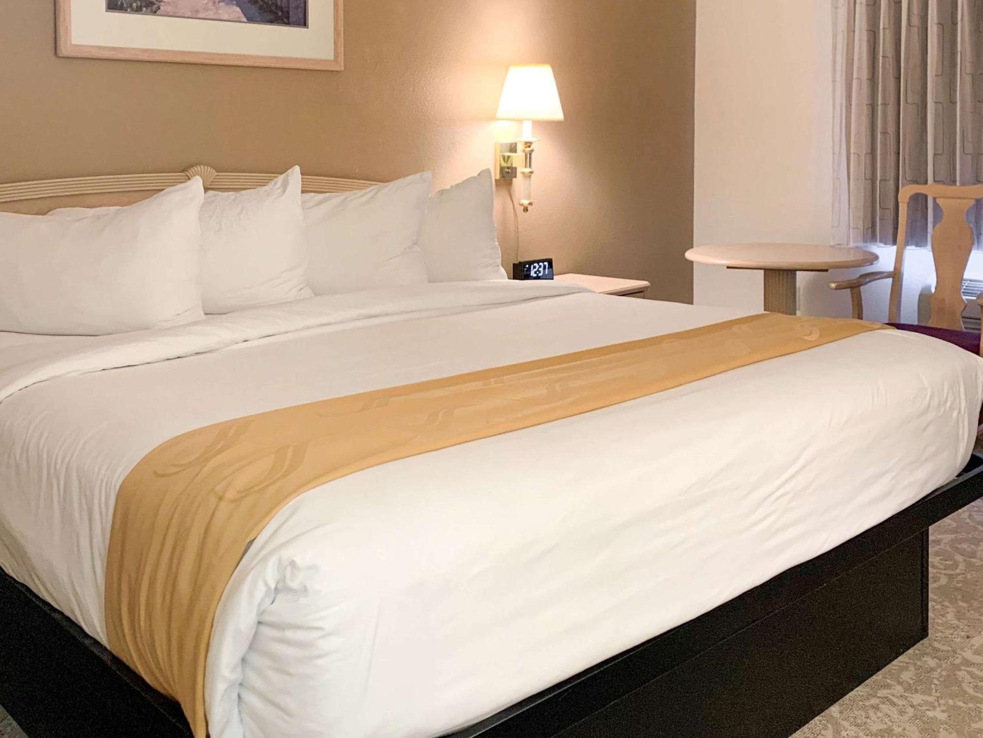 Quality Inn Albuquerque East I-40 Juan Tabo Exit Екстериор снимка